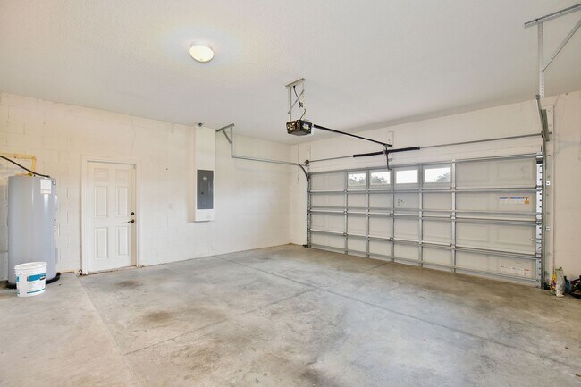 Building Photo - Beautiful 4/2.5 Spacious Home with a Loft Area and a 2 Car Garage Located in Sawgrass Bay - Clerm...