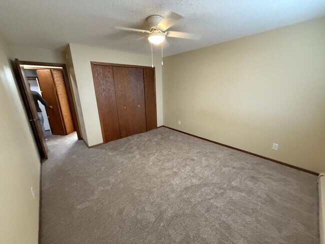 Building Photo - Charming 2-Bedroom, 1-Bath with Garage