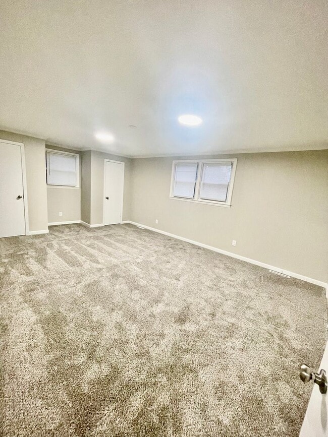 Building Photo - Welcome to this charming 3-bedroom, 1.5-bathroom home located in the desirable Newton, NC.