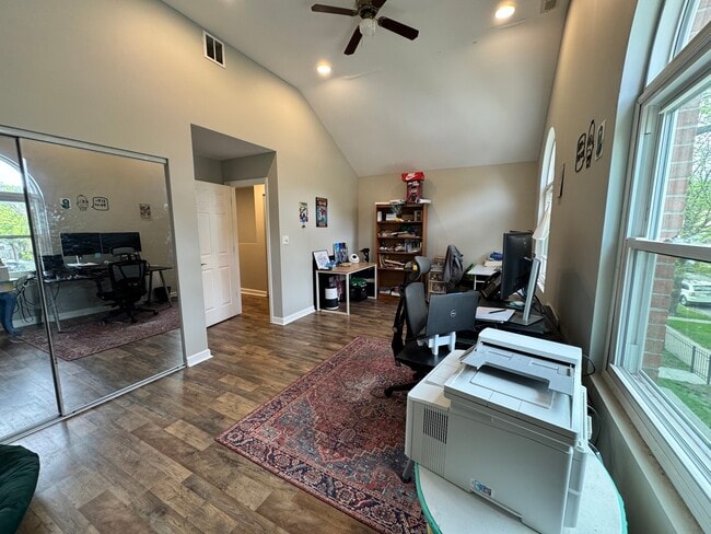 Building Photo - 1031 N Keeler Ave