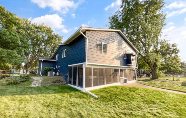 Building Photo - 377 Oakwood Dr