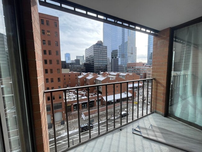 Building Photo - Location is as Good as it Gets!