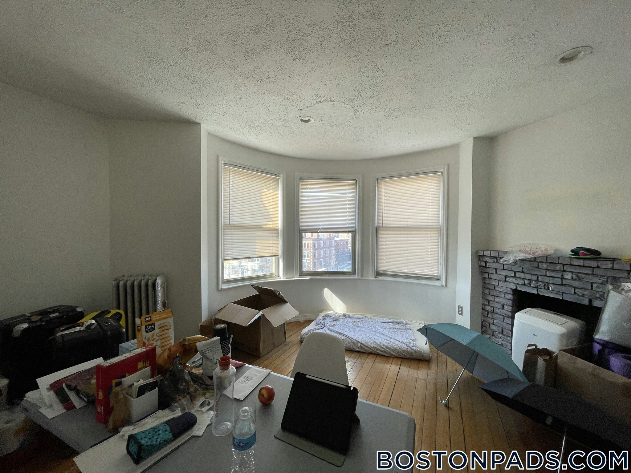 Building Photo - 879 Beacon St