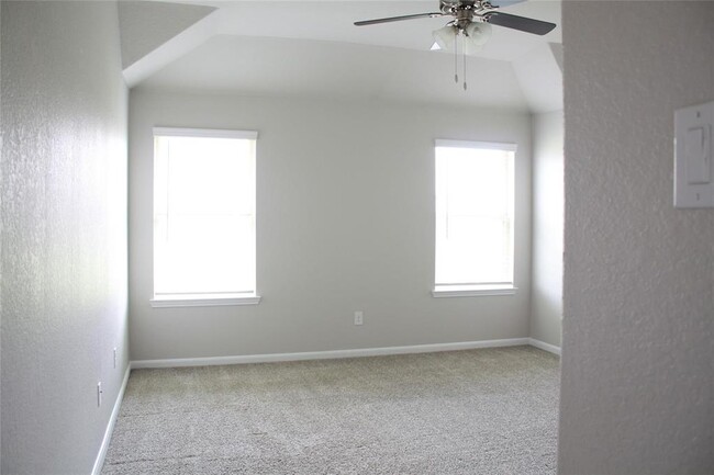Building Photo - 18319 Pin Oak Lake Dr