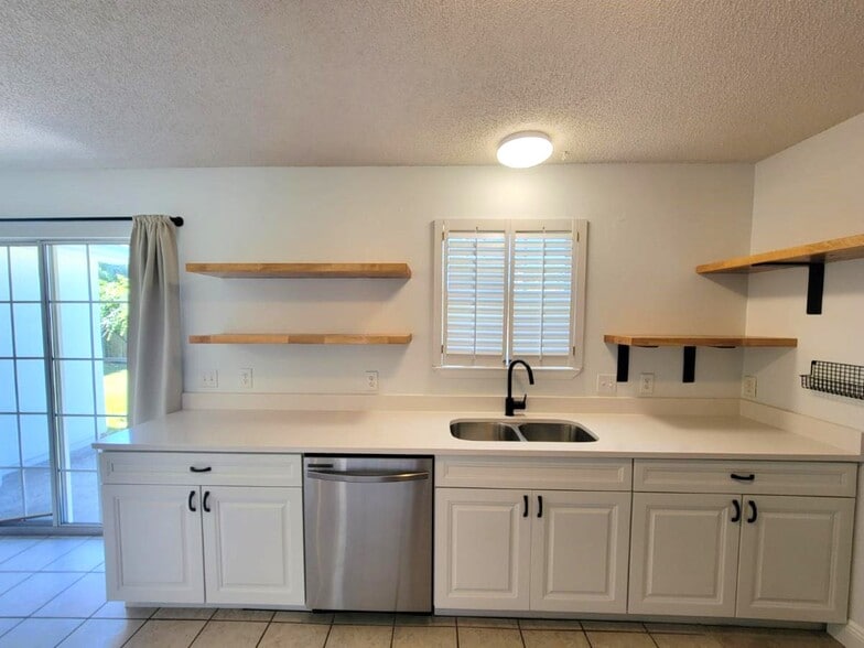 Building Photo - 316 Brady Way