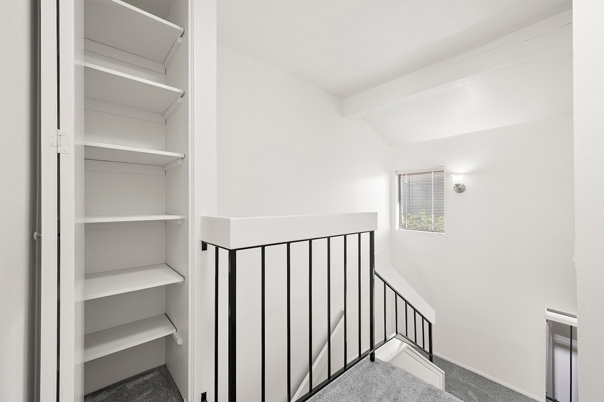 Building Photo - 3216 Caminito Eastbluff