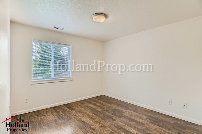 Building Photo - Beautiful Home in Prime North Plains Location – NEW PRICE at $2,795 plus Special $150 credit on y...