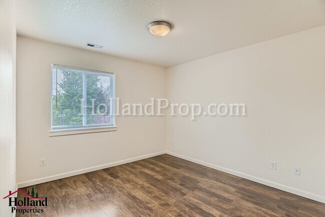 Building Photo - Beautiful Home in Prime North Plains Location – Walk to Parks & Downtown! Special $150 credit on ...