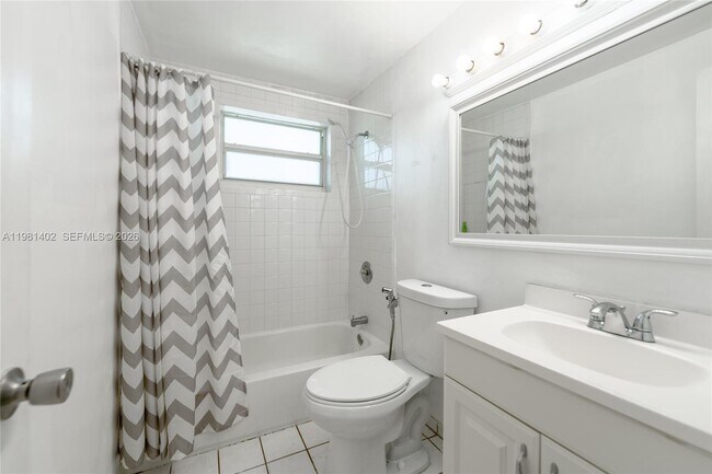 Building Photo - 2225 NE 123rd St