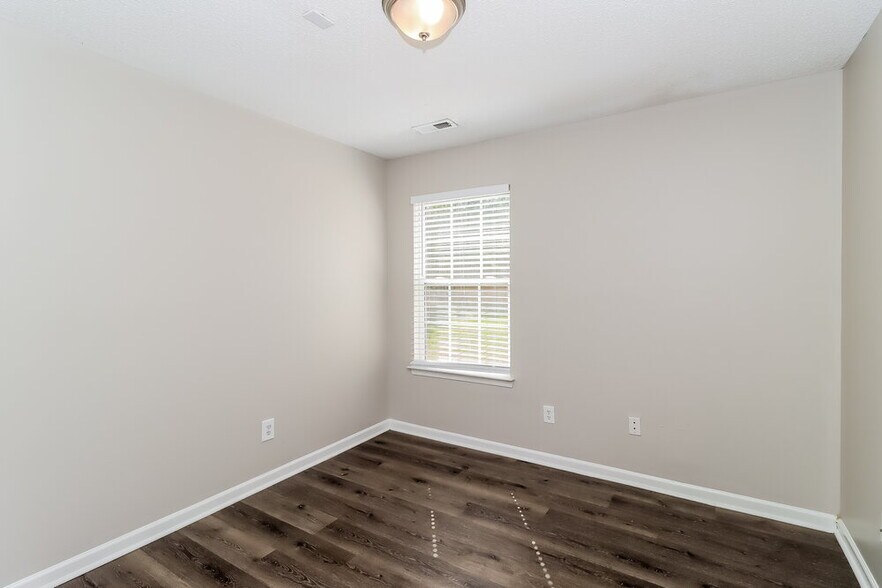 Building Photo - 15123 De Havilland Dr