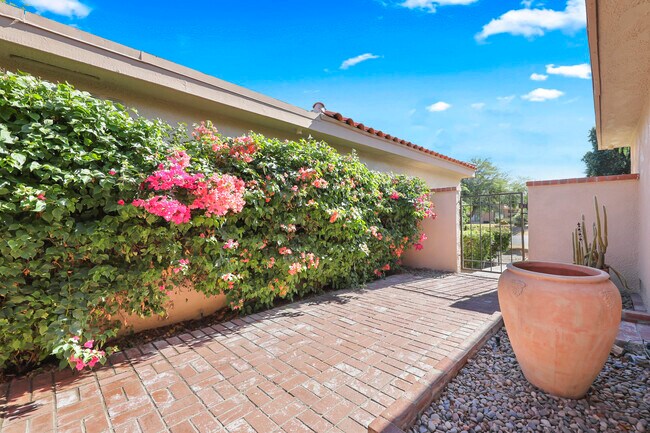 Building Photo - 48 Palma Dr