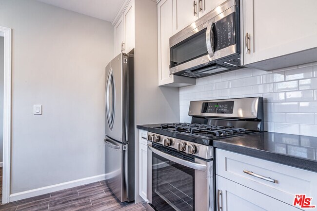 Building Photo - 726 1/2 N Edinburgh Ave