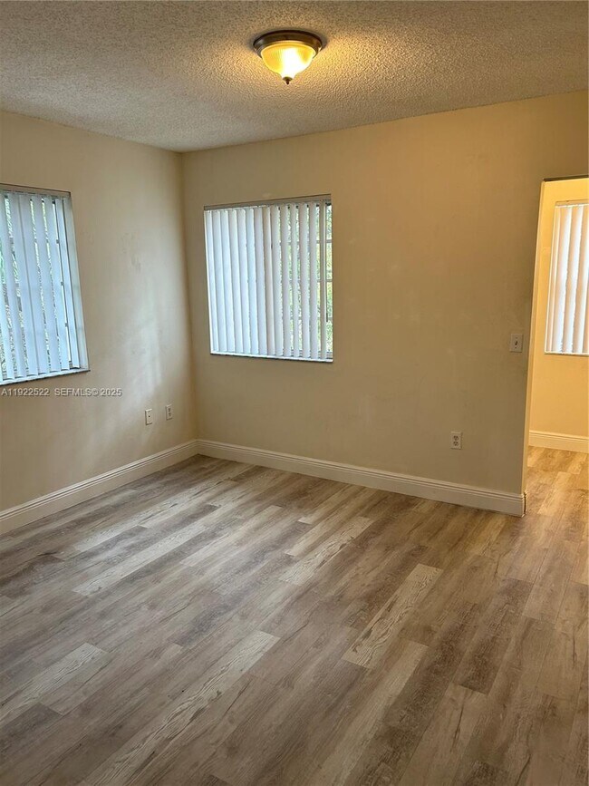 Building Photo - 2494 Centergate Dr