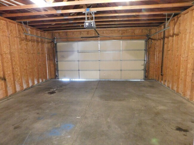 Building Photo - Spacious Home in N Grand Junction