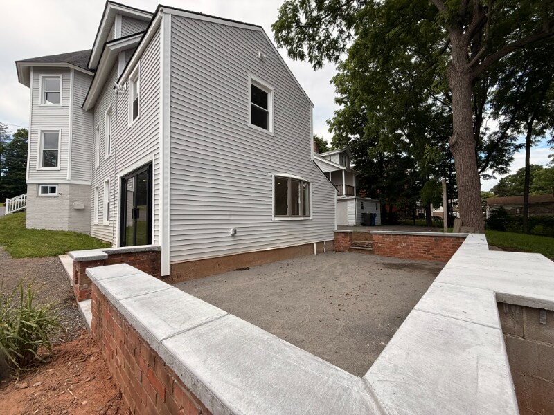 Building Photo - 479 New Britain Rd