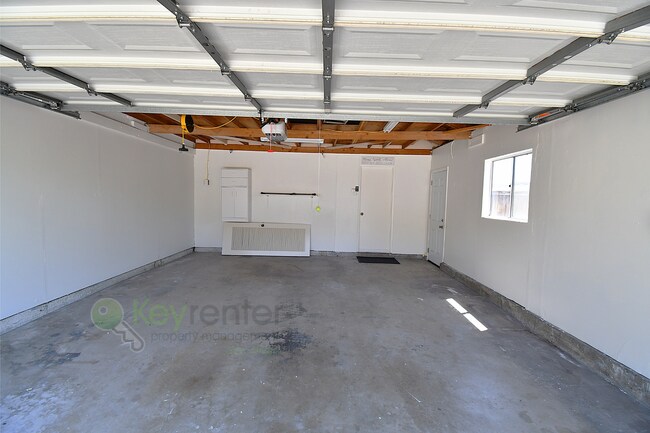 Building Photo - Poway School District | Conveniently locat...