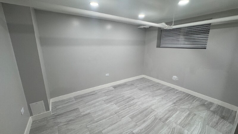 Building Photo - 5454 W Berteau Ave