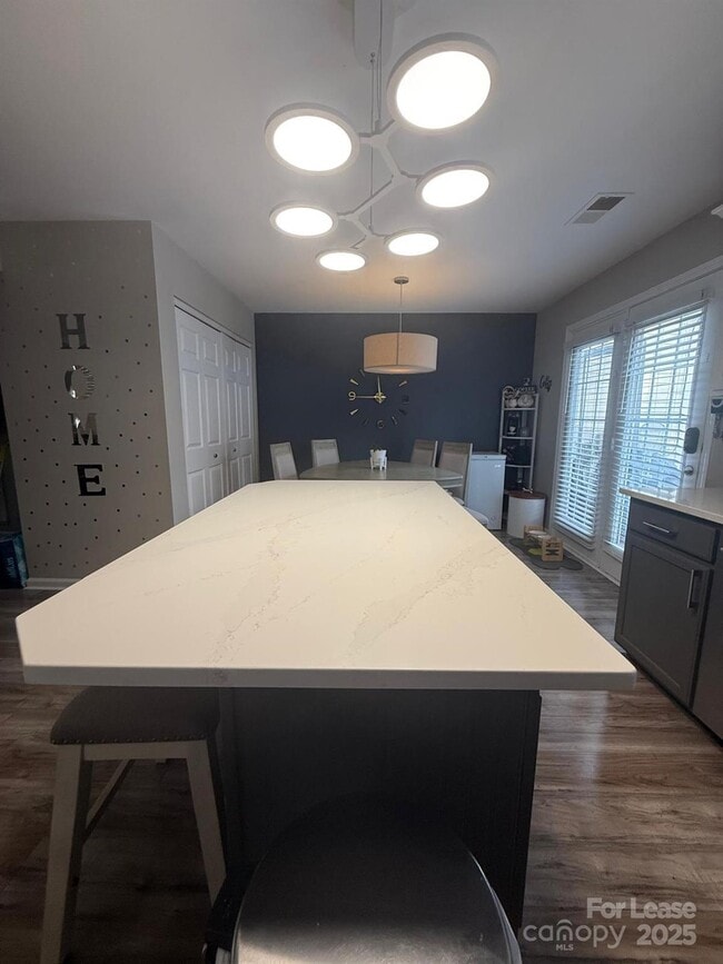 Building Photo - 18506 Oakhurst Blvd