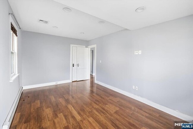 Building Photo - 79 Lincoln Ave