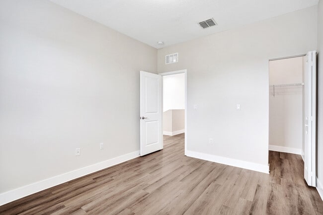 Building Photo - 4926 NW 48th Terrace