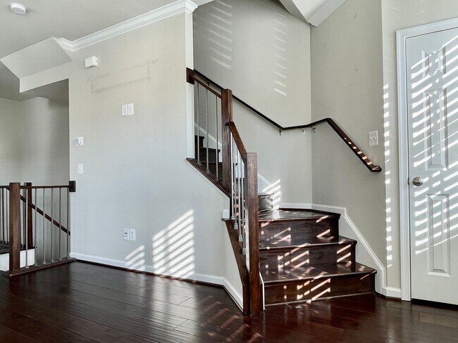 Building Photo - IMPRESSIVE STAFFORD TOWNHOUSE!