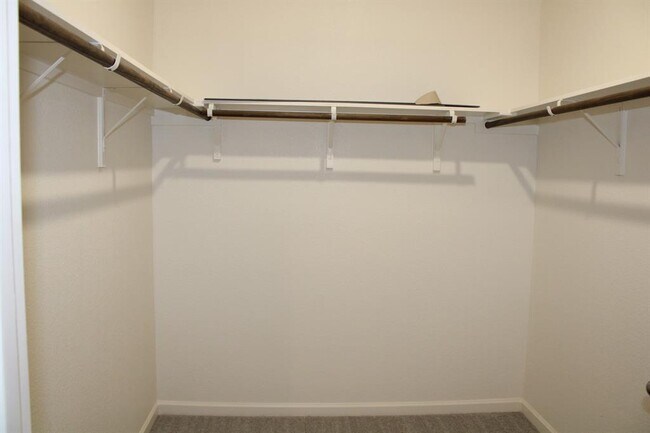 Building Photo - 748 Crestridge Dr