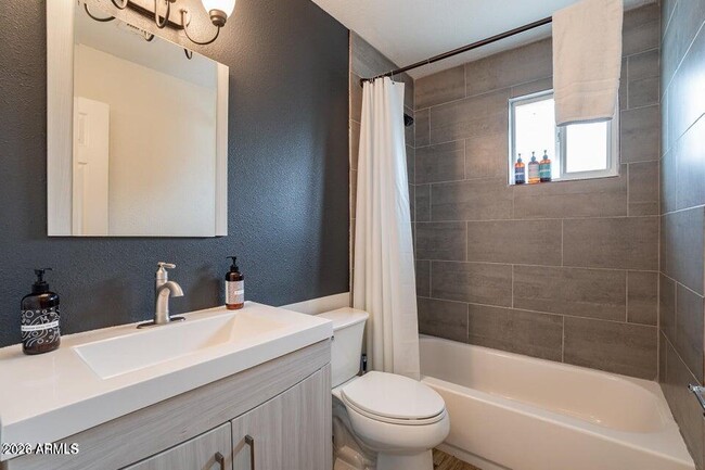 Building Photo - 1212 E Tempe Dr