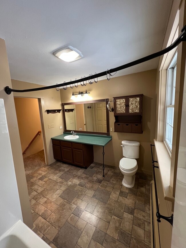 Building Photo - 2-12 Yvonne St