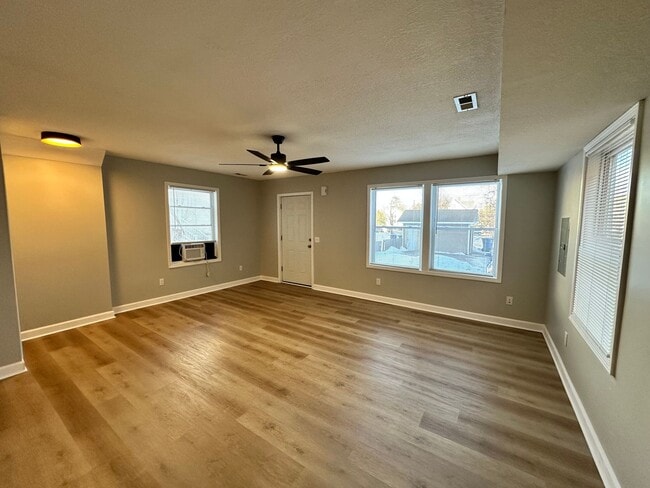 Building Photo - Updated 5-BR, 2-BA Apartment by the U of M Available!