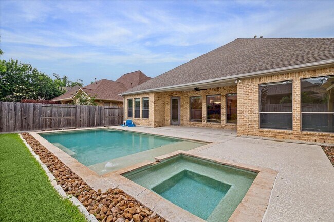 Building Photo - 95 N Mews Wood Ct