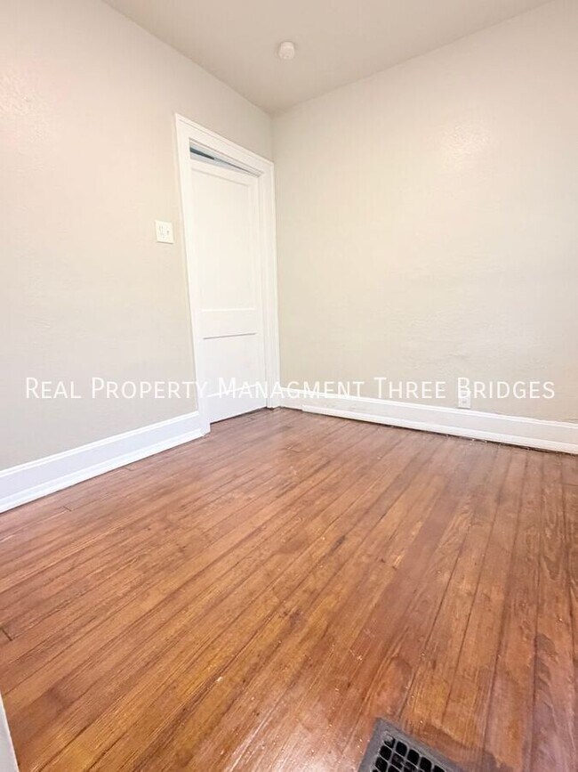 Building Photo - 5533 Grace Ave