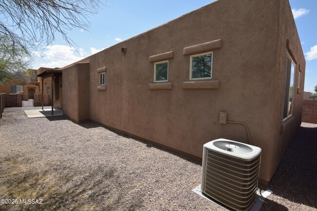 Building Photo - 2934 N Cardell Cir