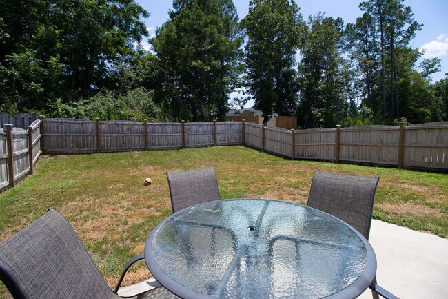 Building Photo - Stylish & Spacious Pet-Friendly Home in Bo...