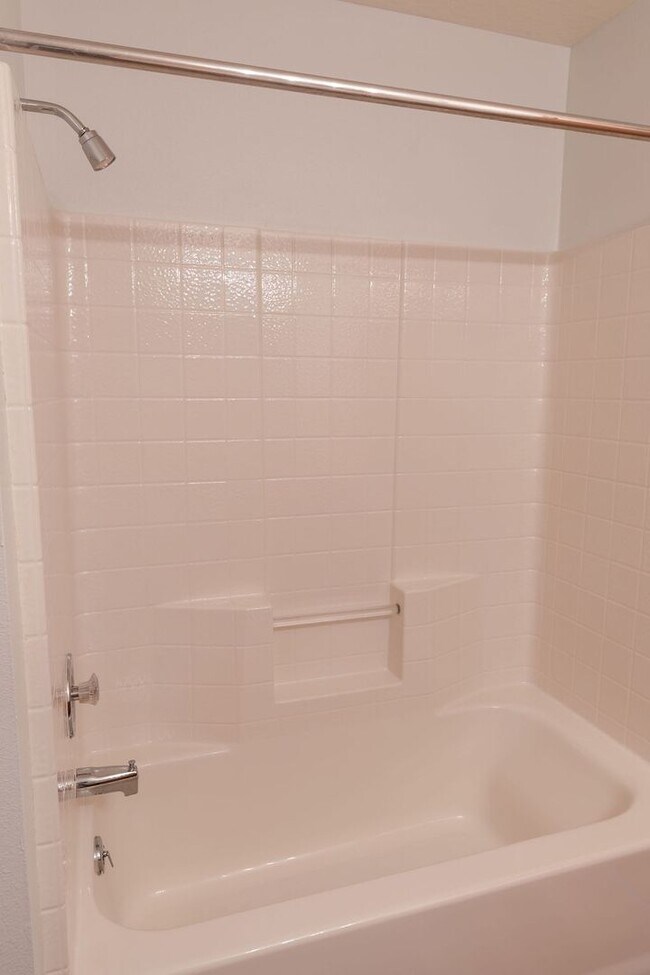 Building Photo - Single Story Home w/ HOA Provided Lawn Services