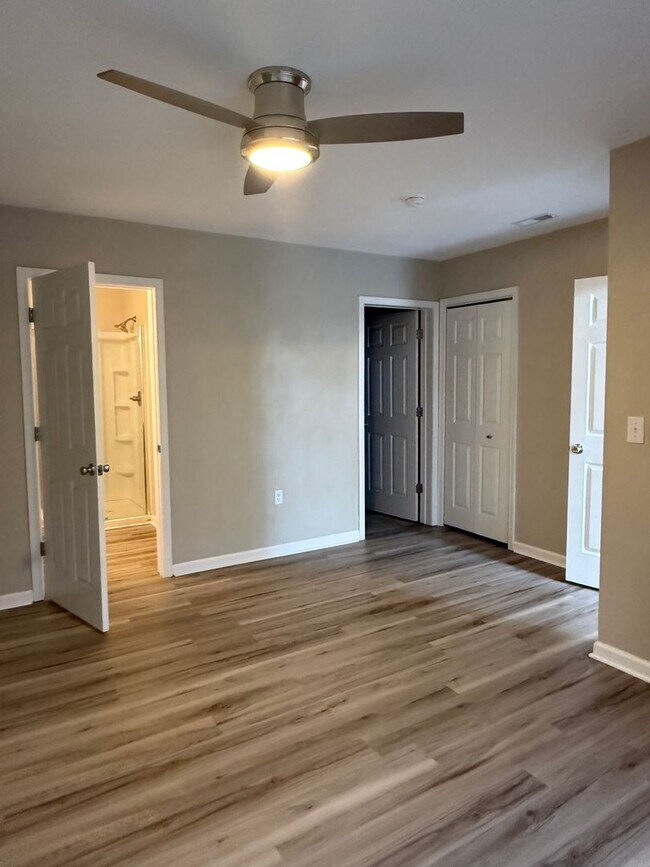 Building Photo - 160 Gretchen Ct