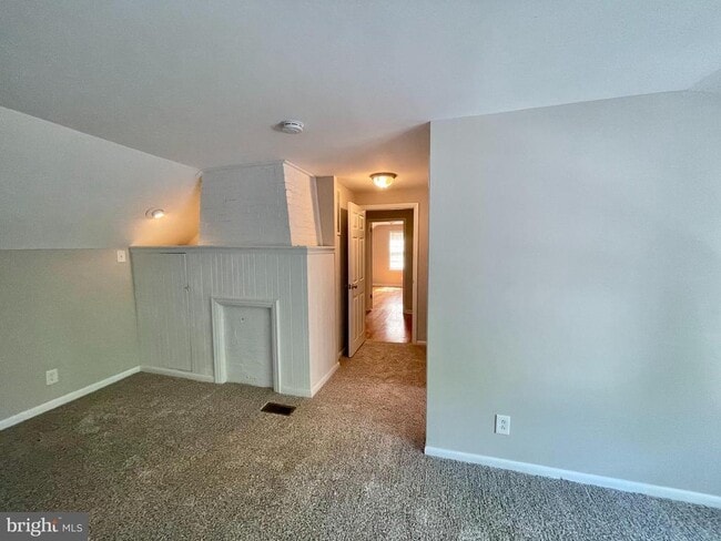 Building Photo - 705 Pomona Ave