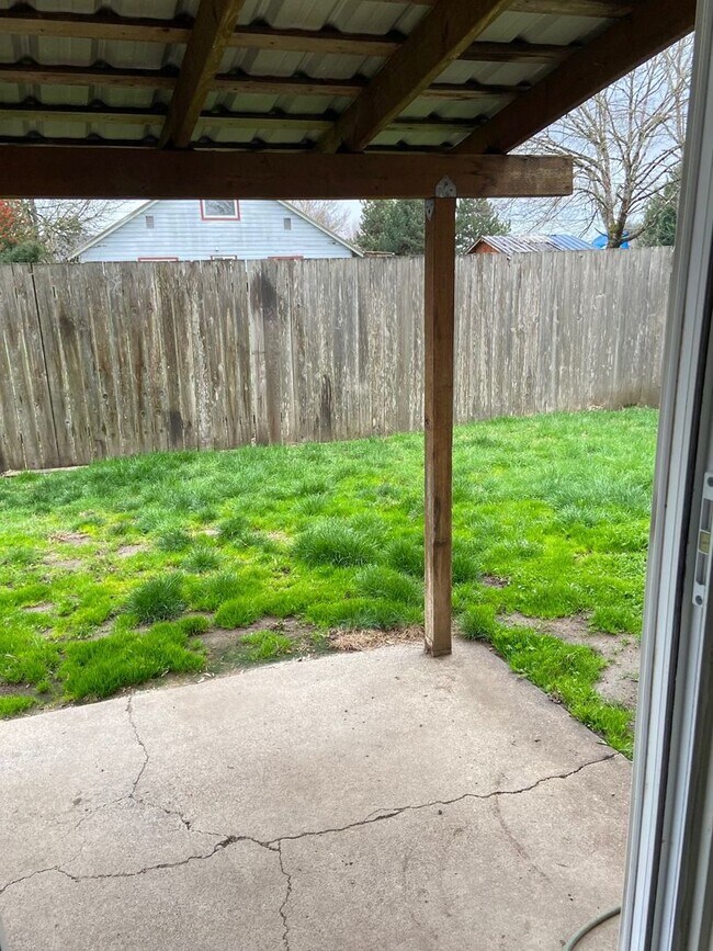 Building Photo - S Street Duplex