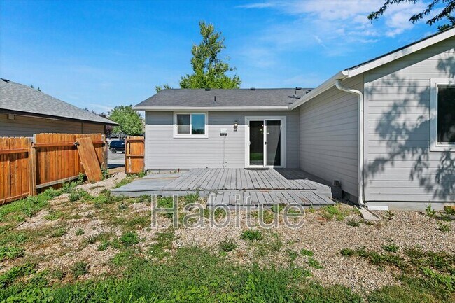 Building Photo - 2041 E Oakridge Ct