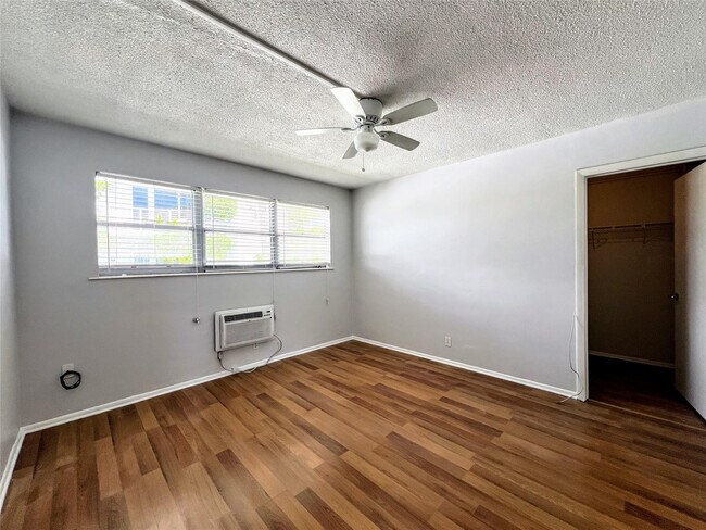 Building Photo - 625 Antioch Ave