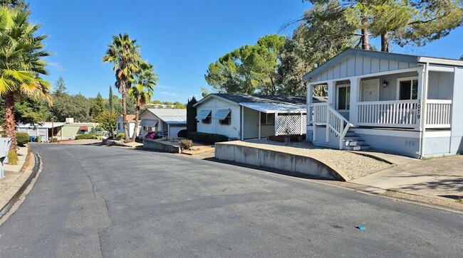 Building Photo - 1079 Mountain Shadows Blvd
