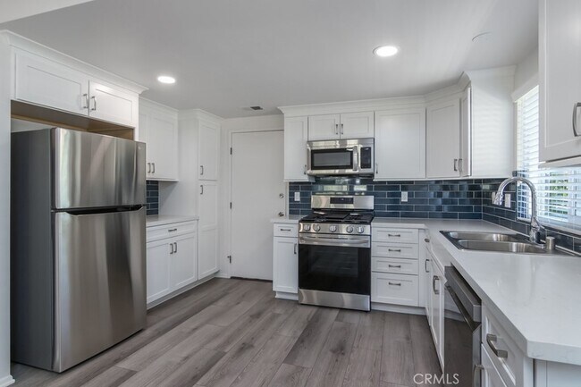 Building Photo - 25040 Everett Dr