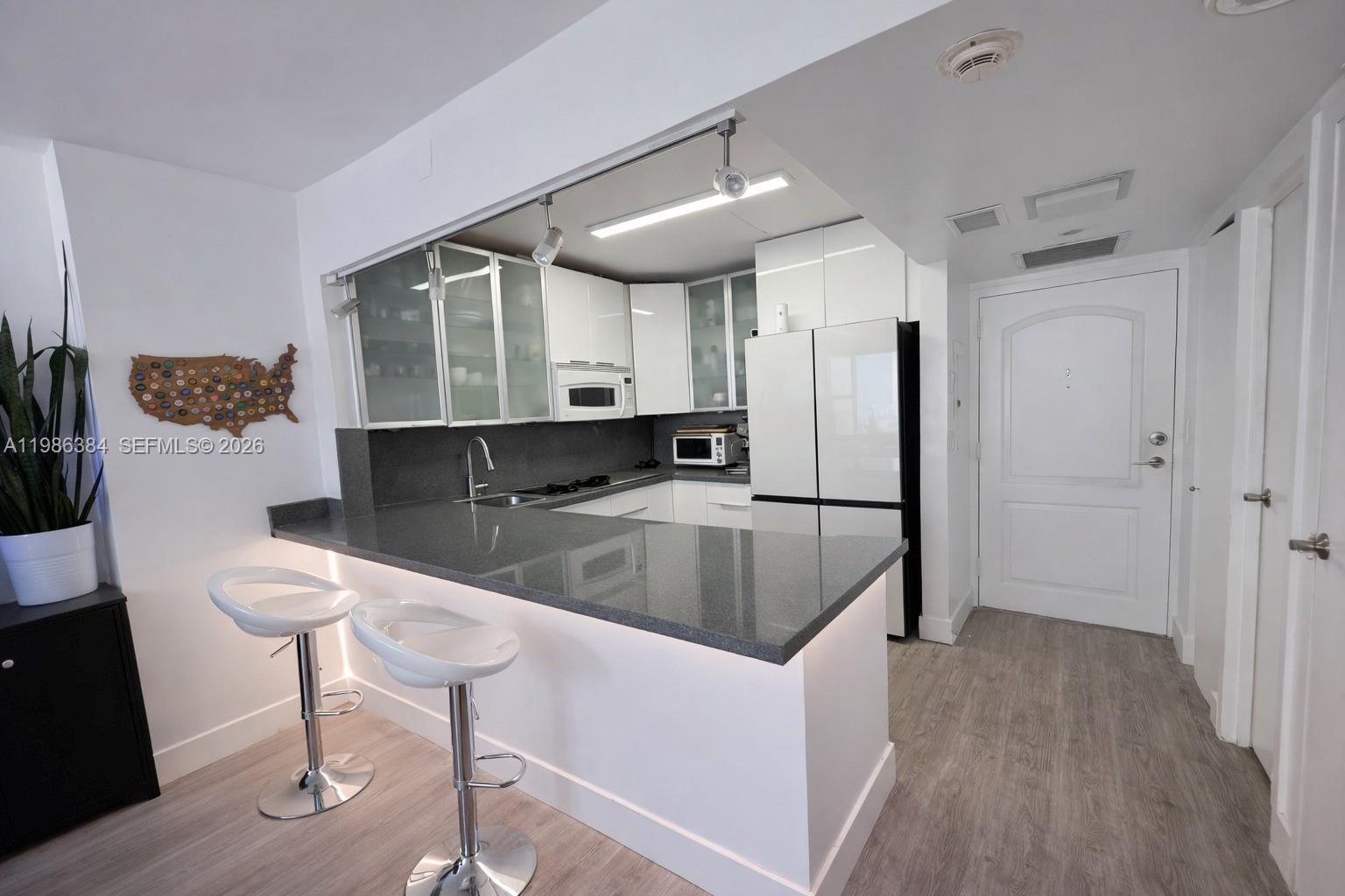 Building Photo - 3675 N Country Club Dr