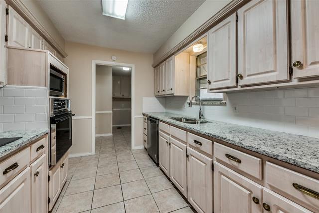 Building Photo - 2240 Babalos Ln