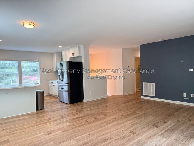 Building Photo - 108 Hassell Ct