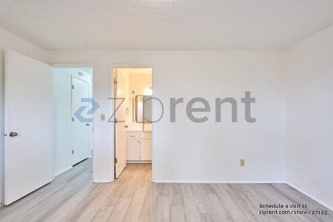Building Photo - Unit