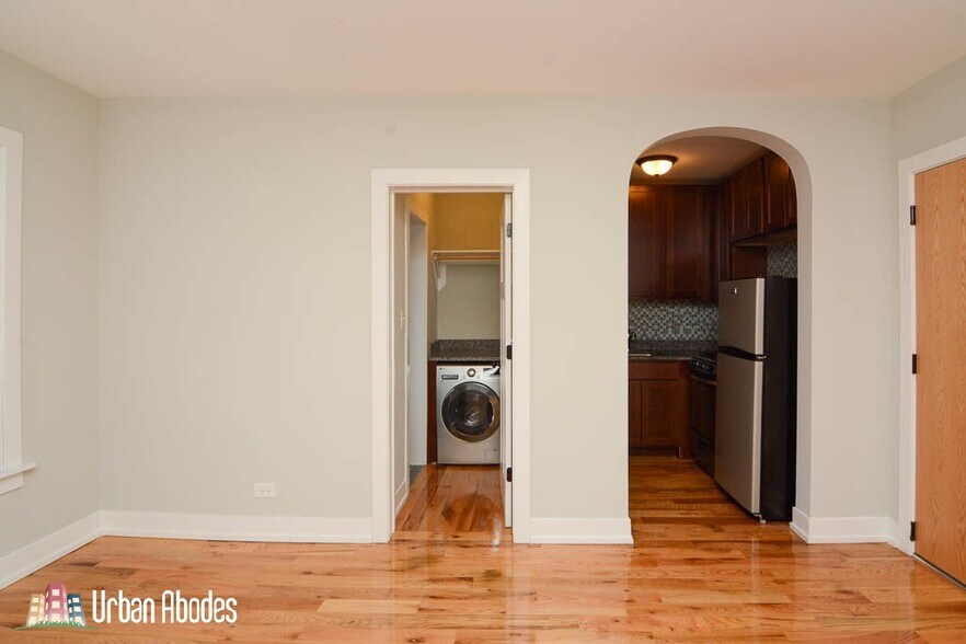 Building Photo - 555 W Arlington Pl