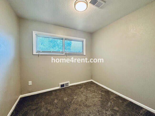 Building Photo - Lovely Three Bedroom Home in KCMO and an Updated Kitchen  w/ Granite and SS Appliances, including...