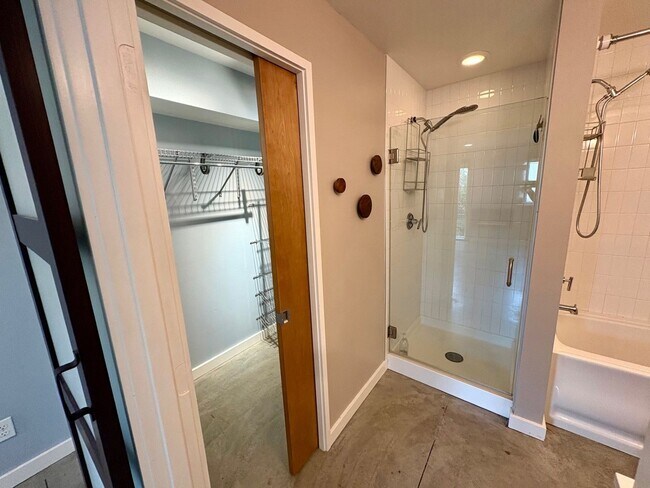 Building Photo - Beacon Hill Townhouse
