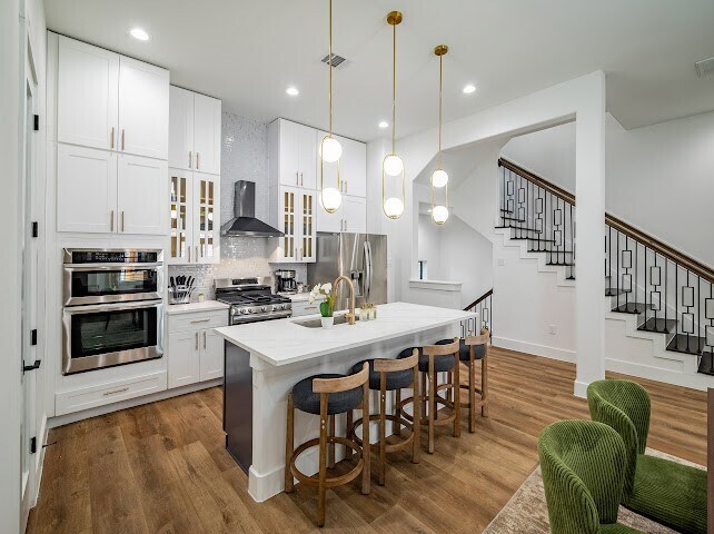 Building Photo - 1305 E 27th St