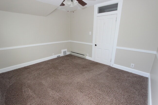 Building Photo - 19 W Crystal Lake Ave